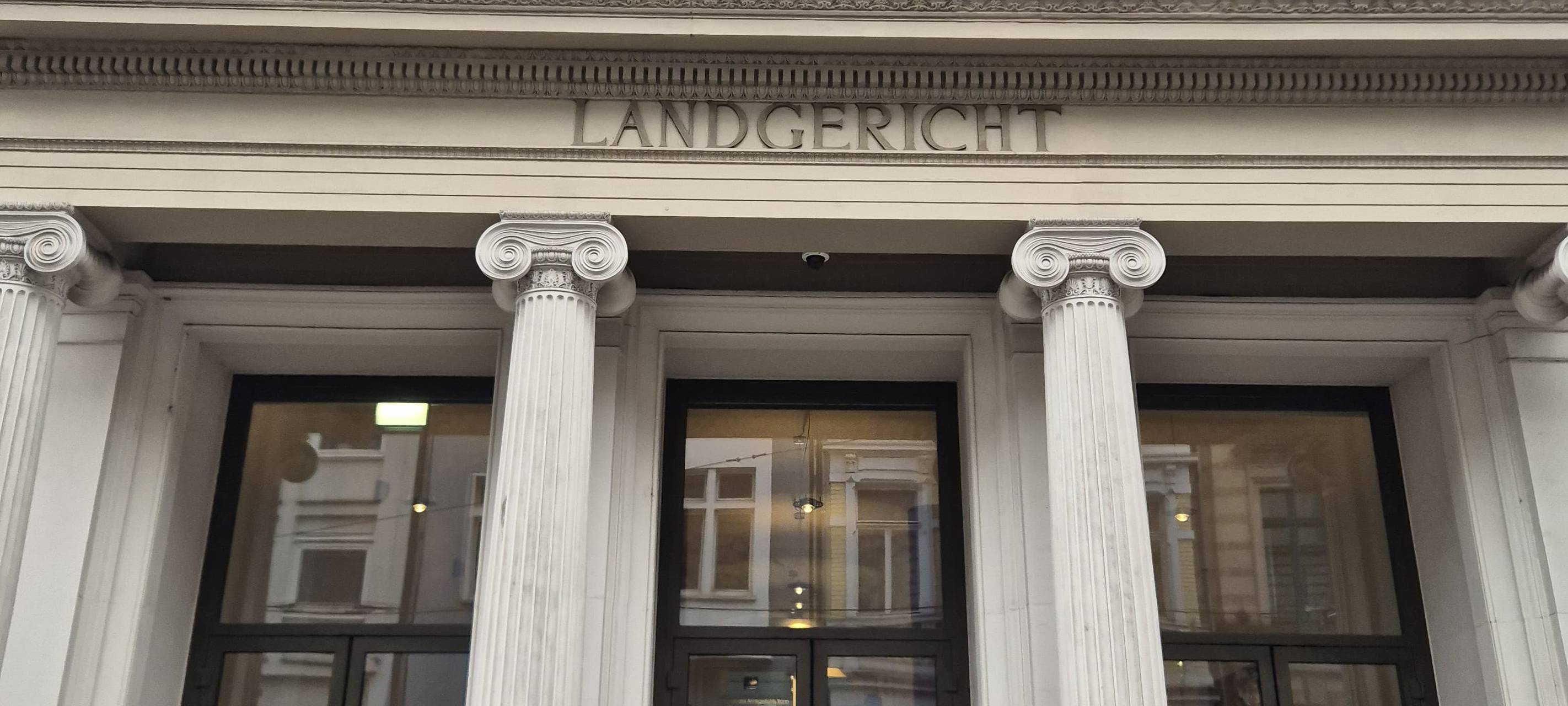 Bonn: Vier Angeklagte wegen Schleusung und Prostitution